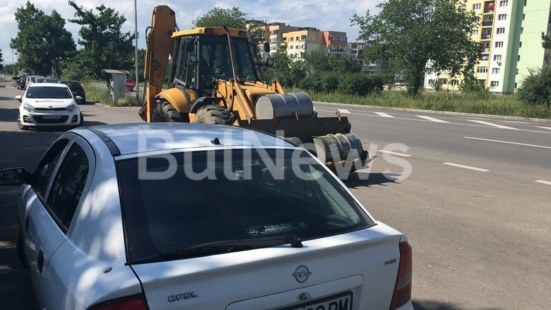 Полицаи спряха фандрома във Враца и онемяха като видяха какво има в коша (СНИМКИ)
