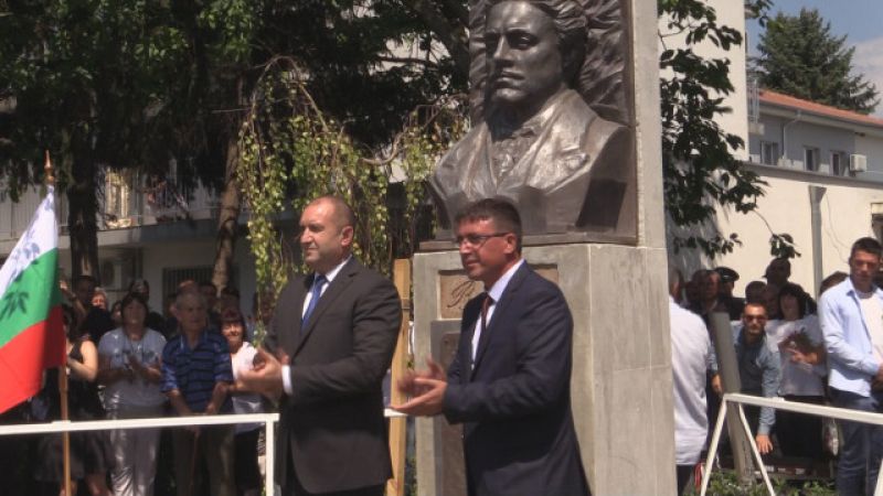 Президентът откри паметник на Васил Левски в Руен 