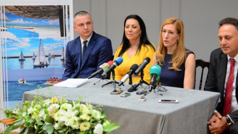 Министър Ангелкова: Очакваме чуждестранните туристи това лято да са повече от 5,5 млн.