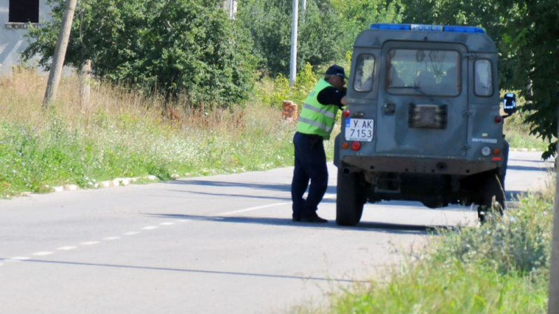 Край на барикадата в Шарково! Полицията изведе доброволците
