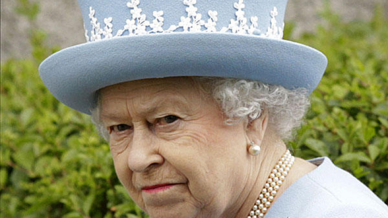 Кралица Елизабет II побесня, след като отвори Twitter и видя нещо ужасяващо 