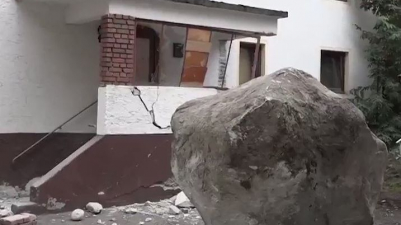 20-тонна скала се заби в сграда в Австрия (ВИДЕО)