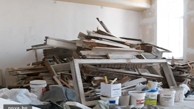 Скандално: Оборудвана аула в Софийския университет тъне в прах 10 години