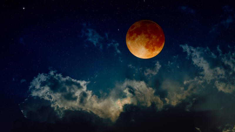 Война, изблици на ярост, катастрофи и болести - астрологът Павел Глоба за Кървавата Луна и великото противостояние на Марс на 27 юли 