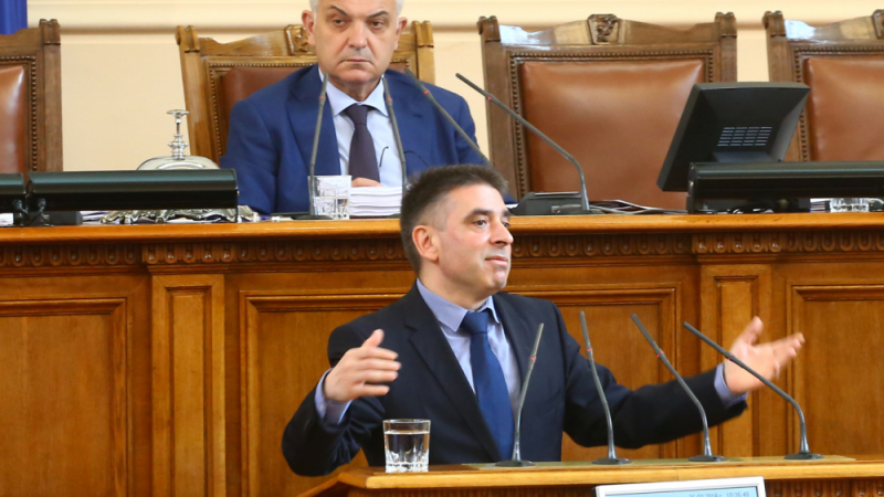 Министър Кирилов съобщи нови детайли за съдбата на „тримата големи“