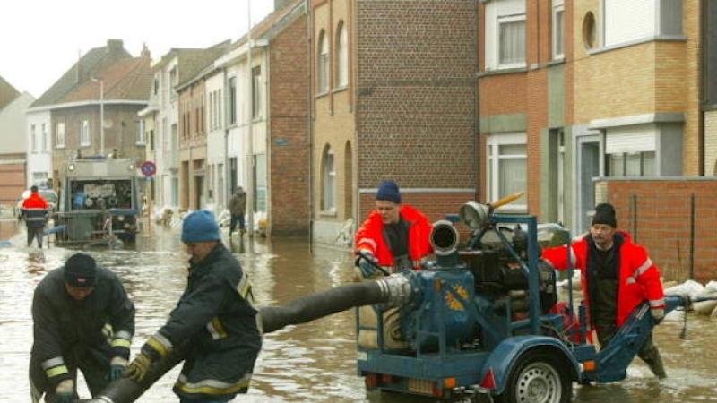 Мощна градушка парализира Белгия