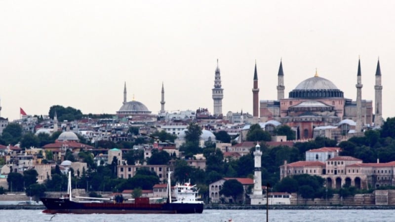 Politico разкри какъв таен алъш-вериш върти Турция с руския петрол