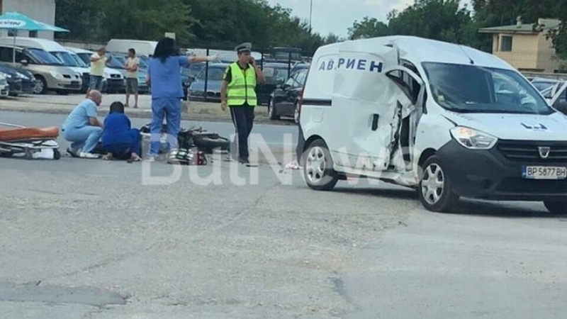 Касапница край Враца, моторист се размаза в аварийна кола на ВиК (СНИМКИ)
