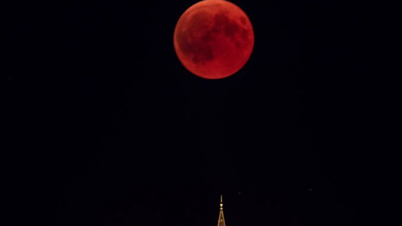 Българи сащисаха НАСА с отвратителна „следа“ и в отразяването на Кървавата Луна (СНИМКА)