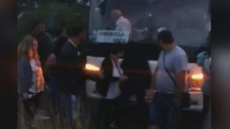 Български автобус с 31 души аварира във Франция! (ВИДЕО)