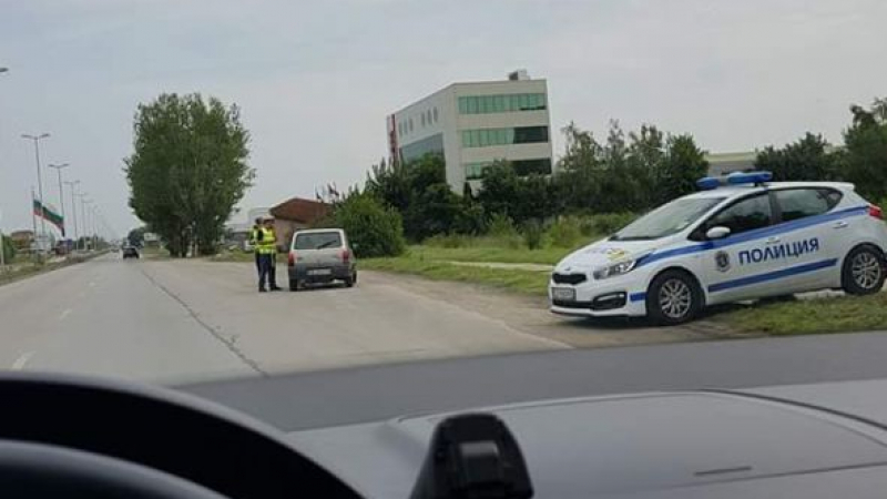 Първо в БЛИЦ! Ченгета завардиха изходите на Пловдив заради стрелбата в центъра, стана ясно кой е простреляният охранител (СНИМКА)