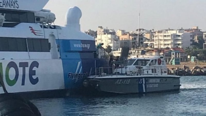 Трагедиите в Гърция нямат край! Ферибот се разби в пристанище до Атина