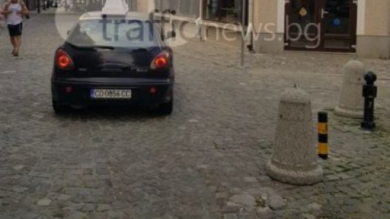 Софийски тарикат се разходи с колата си из пешеходната зона на Капана (СНИМКА)