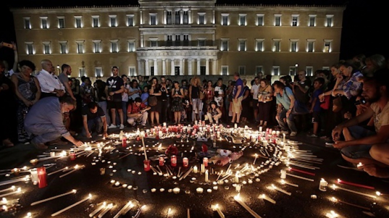 Тази СНИМКА след огнения ужас в Гърция ще ви разтърси