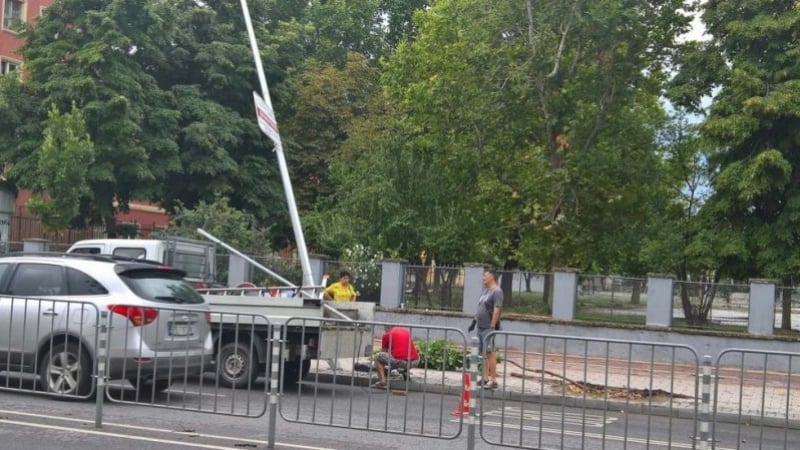 Рейс с пътници се вряза в стълб в Пловдив, причината е у шофьора, който...