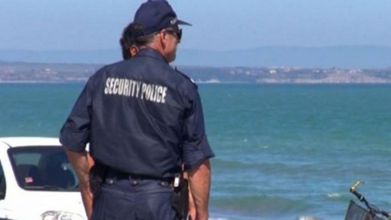 Командироват близо 1000 полицаи от страната към морските курорти