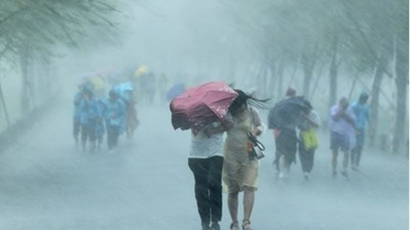 Пореден тайфун връхлетя Шанхай, 130 000 са евакуирани, над 150 полета - отменени