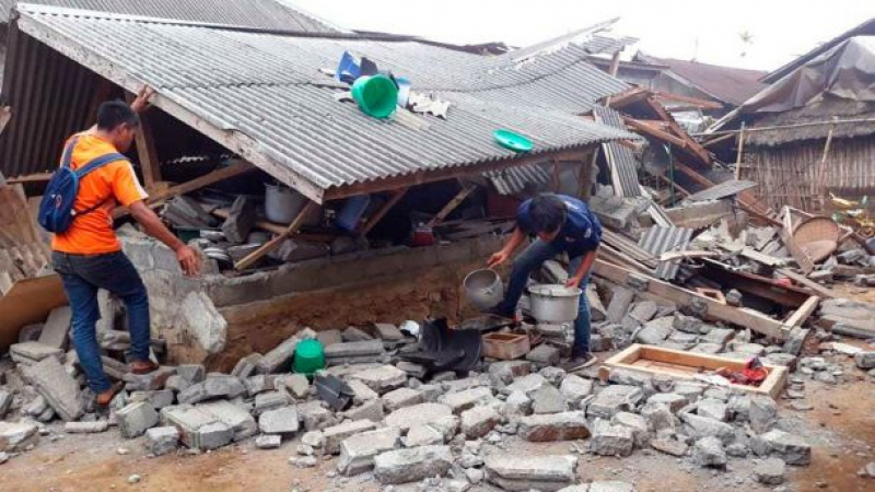 Увеличи се броят на жертвите от земетресението в Индонезия