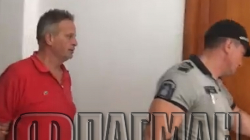 Див екшън в съда в Бургас: Дилърът Мардата подивя - иска да му снимат за*ника (ВИДЕО)