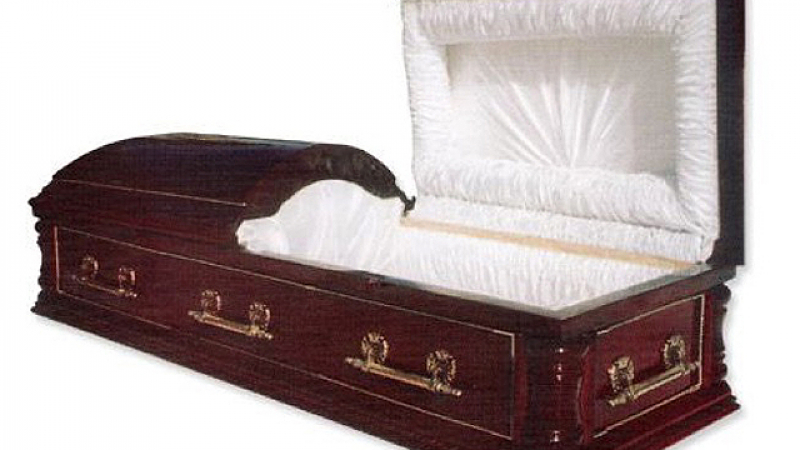 Жена почина по време на странен ритуал в гроб