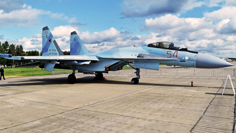 The National Interest оцени шансовете на Су-35 против „невидимите” F-22 и F-35  