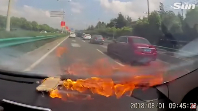 Видеорегистратор засне взрив на iPhone в кола (ВИДЕО)