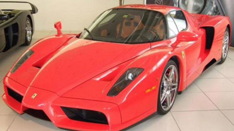Продава се Ferrari Enzo на легендата Михаел Шумахер (СНИМКИ)