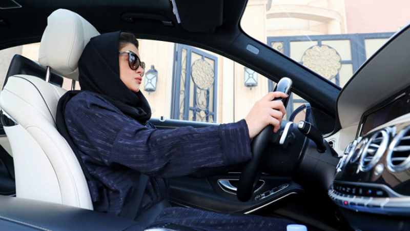 След забраната: Какви автомобили си купуват най-често жените в Саудитска Арабия