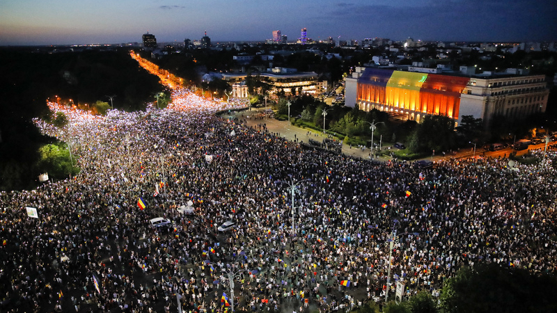Agerpres: Над 25 хиляди протестират за втора вечер в Букурещ