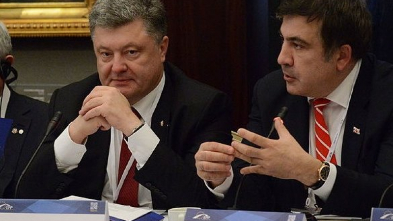 Саакашвили разказа как Порошенко му давал да гледа еротика срещу пари