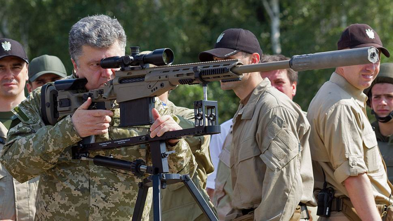 Киев купува снайперски пушки от Канада, стяга се за продължителни боеве в Донбас