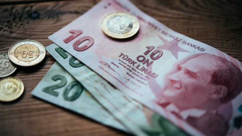 Тhe Guardian: Турската лира тръгна нагоре след предложение за заем от Катар