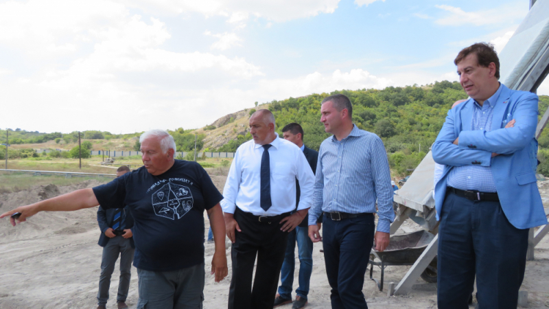 Министър-председателят посети археологическите разкопки на територията на „Провадсол“