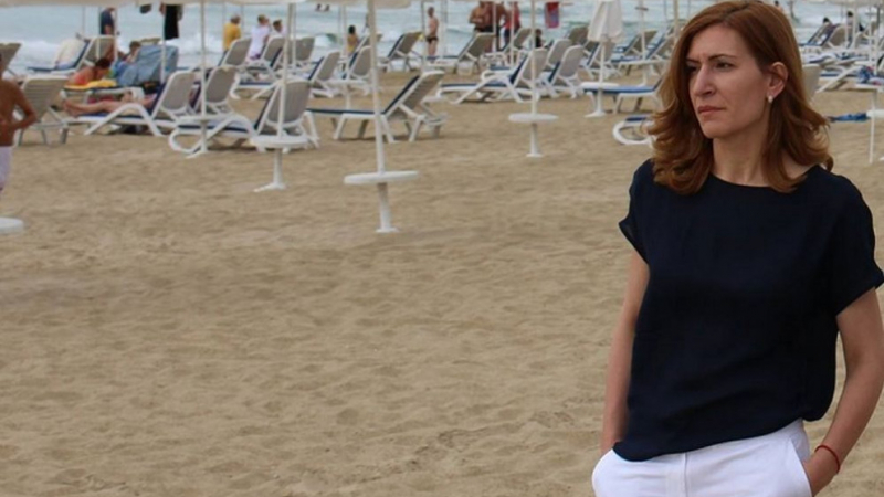 Министър Ангелкова погна концесионера на плажа в Созопол