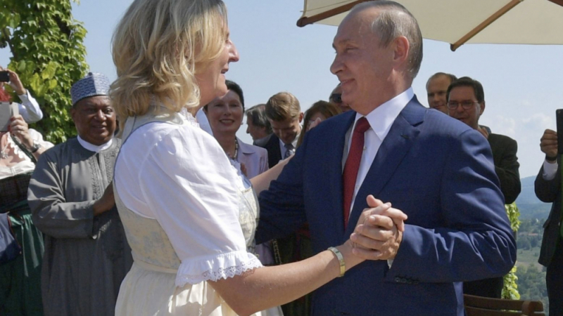 Разкриха трите сватбени подаръка на Путин в Австрия (СНИМКИ)