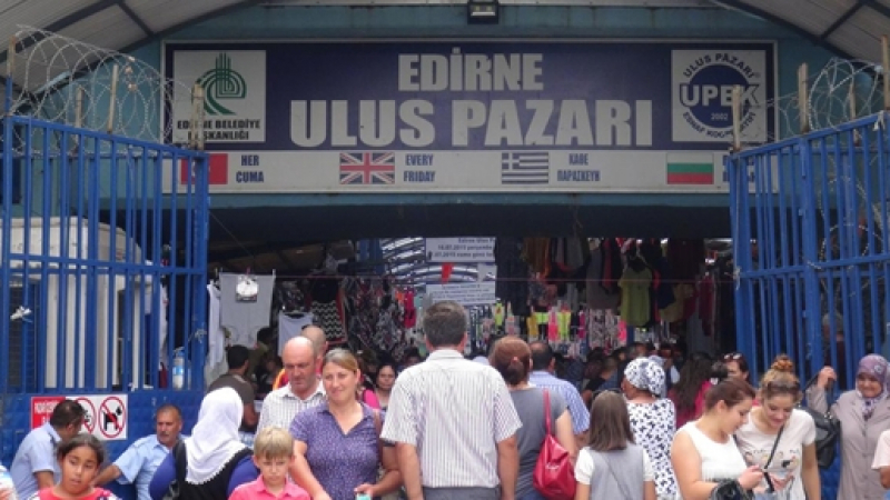 Заради спада на лирата: Българи разцепват Одрин от пазаруване, товарят двойно повече стока в багажниците 