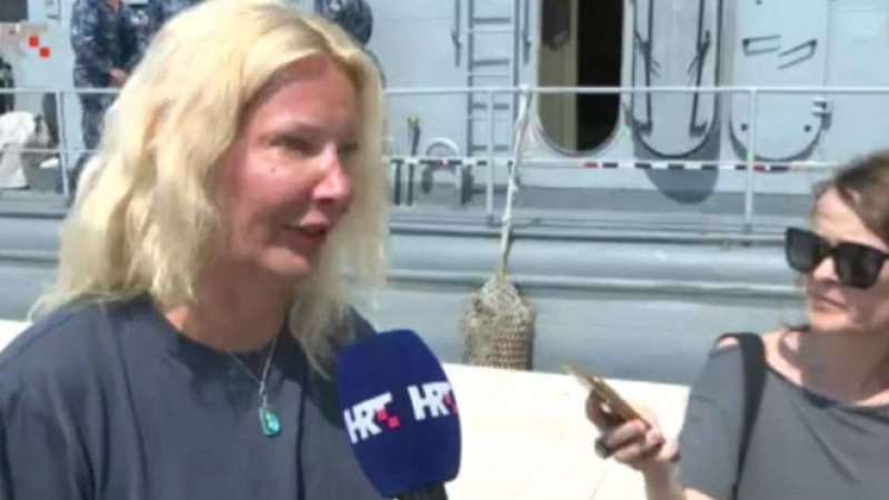 Блондинка падна от кораб и плува десет часа в морето, но изкара невероятен късмет