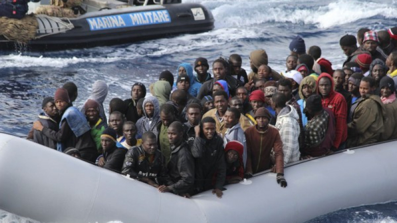 Вътрешният министър на Италия отправи заплаха, свързана с мигрантите, спасени край Лампедуза