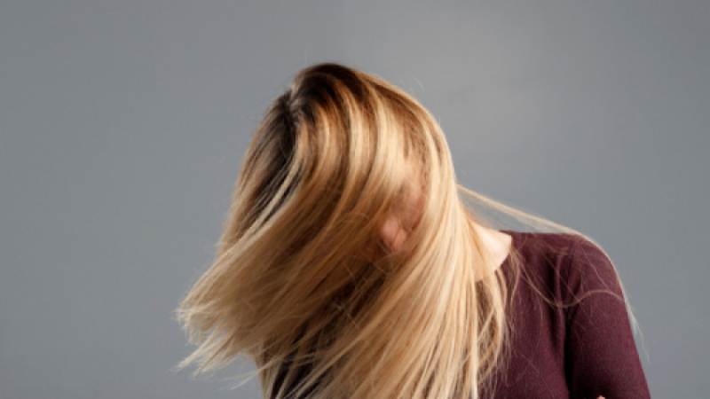 Експерти по трихология назоваха 5 причини за силен косопад при жените