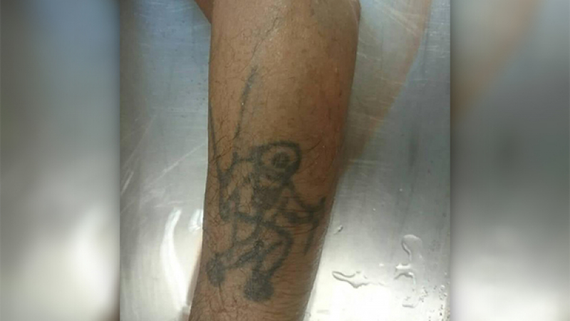 Познавате ли го? Разпространиха СНИМКИ 18+  на лицето на татуирания мъж, който се удави преди седмица в Бургас 
