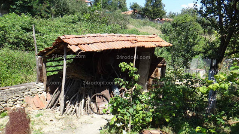 Българин написа най-сърцераздирателната истина за българските села: Един кол, клозет и Бах го... (СНИМКИ)