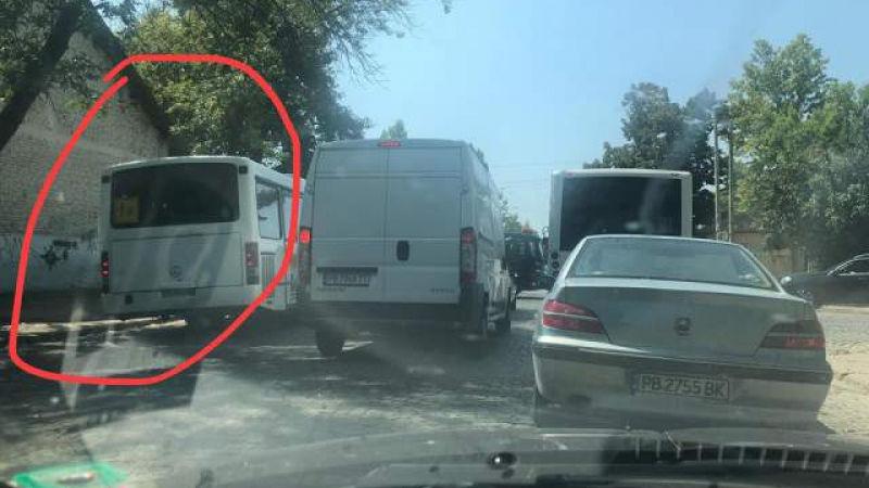 Шофьор на рейс, превозващ ученици, ошашави всички в Пловдив с маневрите си