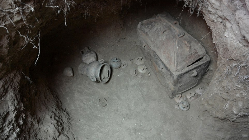 Откриха уникална непокътната гробница в маслинова горичка на Крит! Намереното вътре шокира археолозите (СНИМКИ/ВИДЕО) 