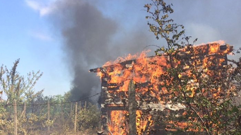 Огнен ад в бургаската вилна зона "Бадемите" 