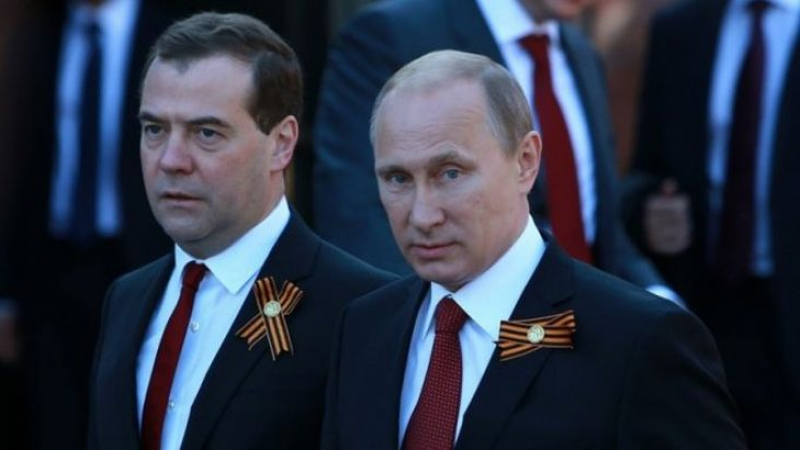 Кремъл с официална информация за изчезването на Медведев и комуникацията му с Путин