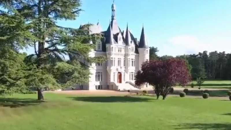 Мечтаете си да живеете в замък като от Дисни? Сега можете да си го купите 5.5 млн. евро (СНИМКА)