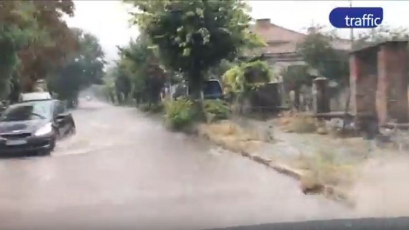 Най-гъзарският квартал на Пловдив е под вода (ВИДЕО)