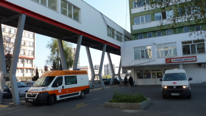 Бургаски спешни медици изродиха бебе в линейка