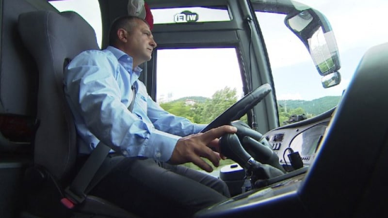 Луд екшън с мъртвопиян шофьор на автобус в Пловдив