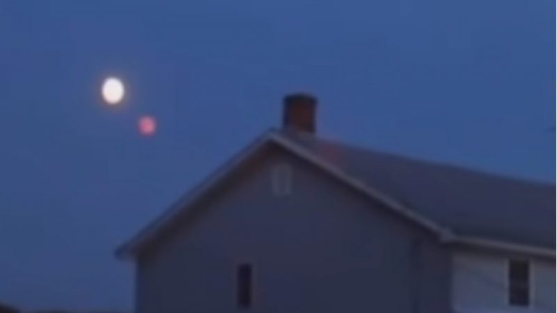Любител засне зад Луната странна червена планета, която НАСА укрива (ВИДЕО)